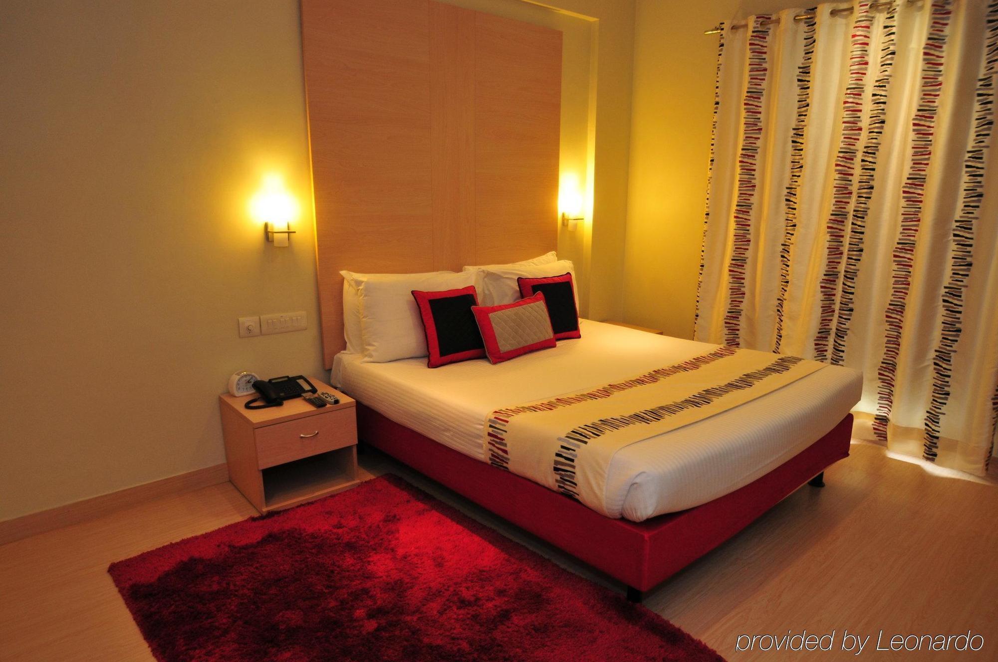 Avalon Courtyard Residence Suites New Delhi Room photo